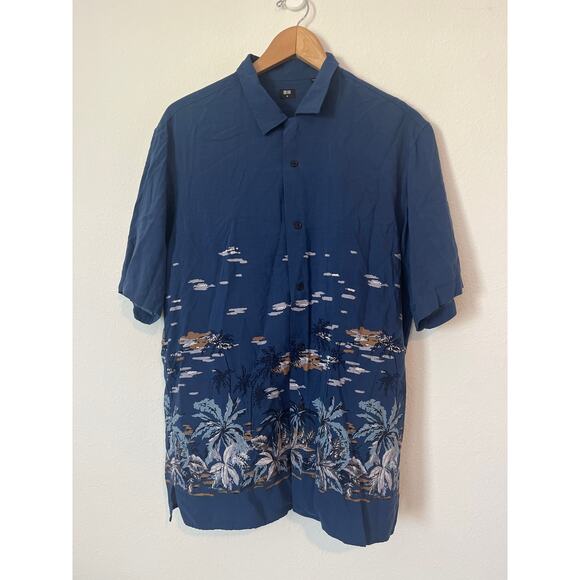 UNIQLO Blue Tropical Print Short Sleeve Lightweight Button Down - Picture 1 of 3